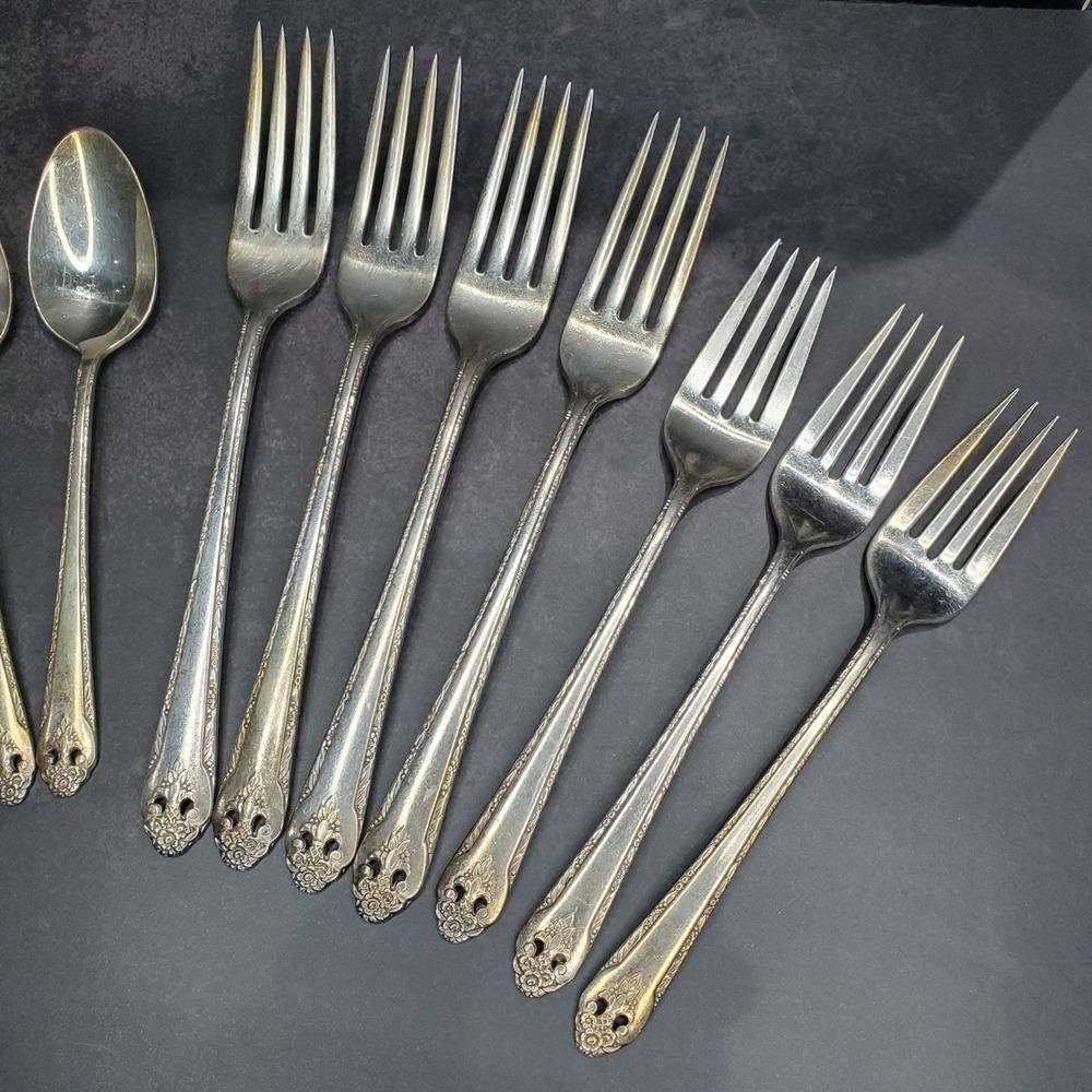 Holmes & Edwards Vintage Silverplate Spoons and Forks Set "Lovely Lady" Pattern - Picture 3 of 6